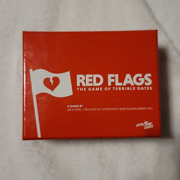 2 for $20 🌻 Red flags card game